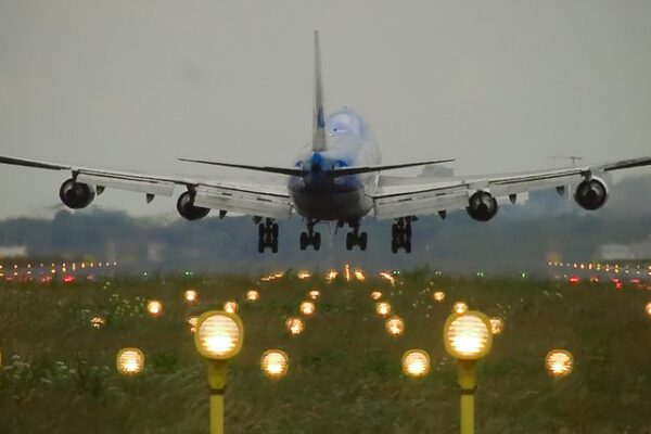 droogijsstralen reinigen luchtvaart vliegtuigtechniek